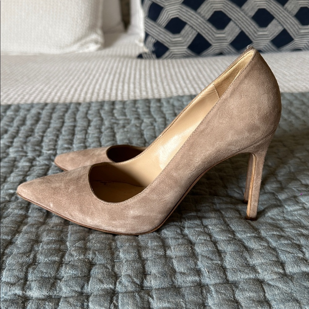 Manolo Blahnik Nude Heels - Picture 2 of 5